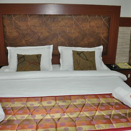Hotel Aryaas Palayankottai Dış mekan fotoğraf