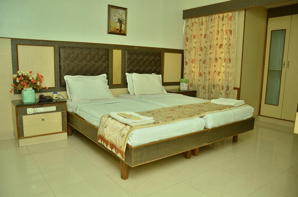 Hotel Aryaas Palayankottai Dış mekan fotoğraf