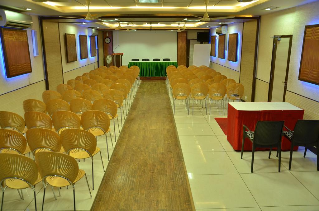 Hotel Aryaas Palayankottai Dış mekan fotoğraf