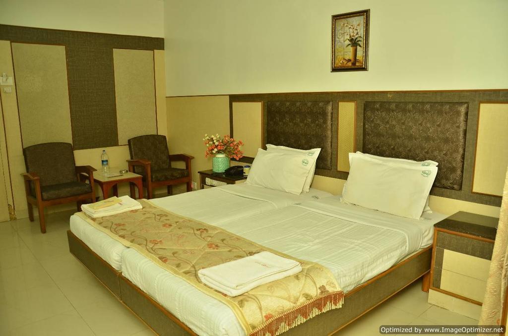Hotel Aryaas Palayankottai Dış mekan fotoğraf