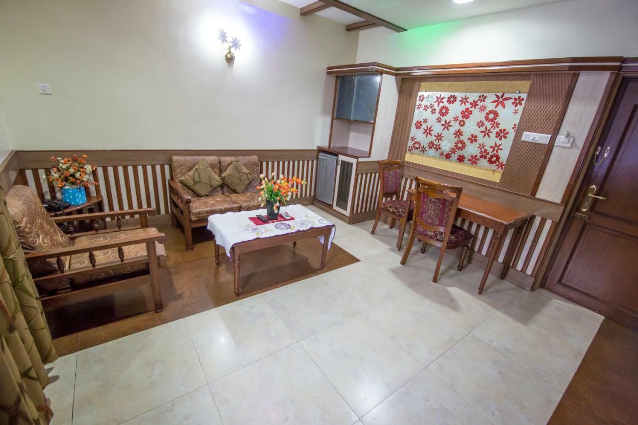Hotel Aryaas Palayankottai Dış mekan fotoğraf